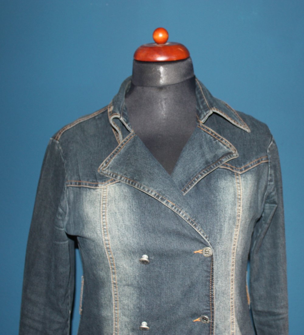 Lässiger Jeansmantel mit Gürtel