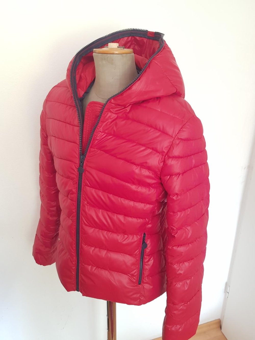 Damenjacke gesteppt Monte Cervino rot m. Kapuze Gr. XL w. Neu