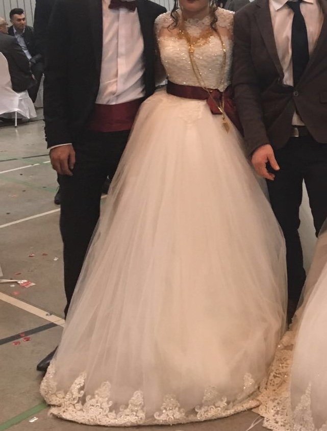 Biete mein wunderschönes Brautkleid an