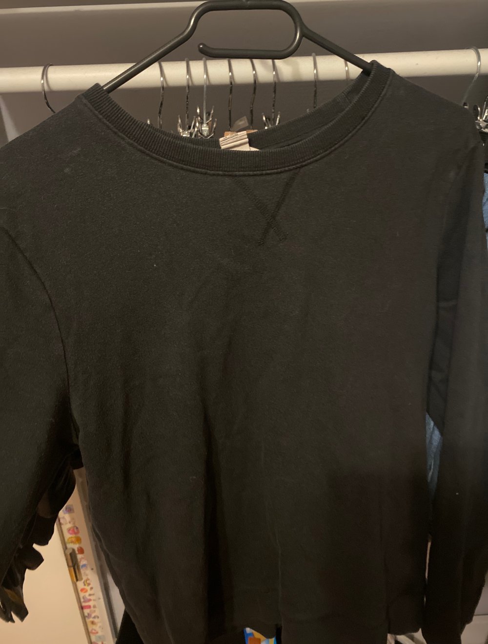schwarzer pulli
