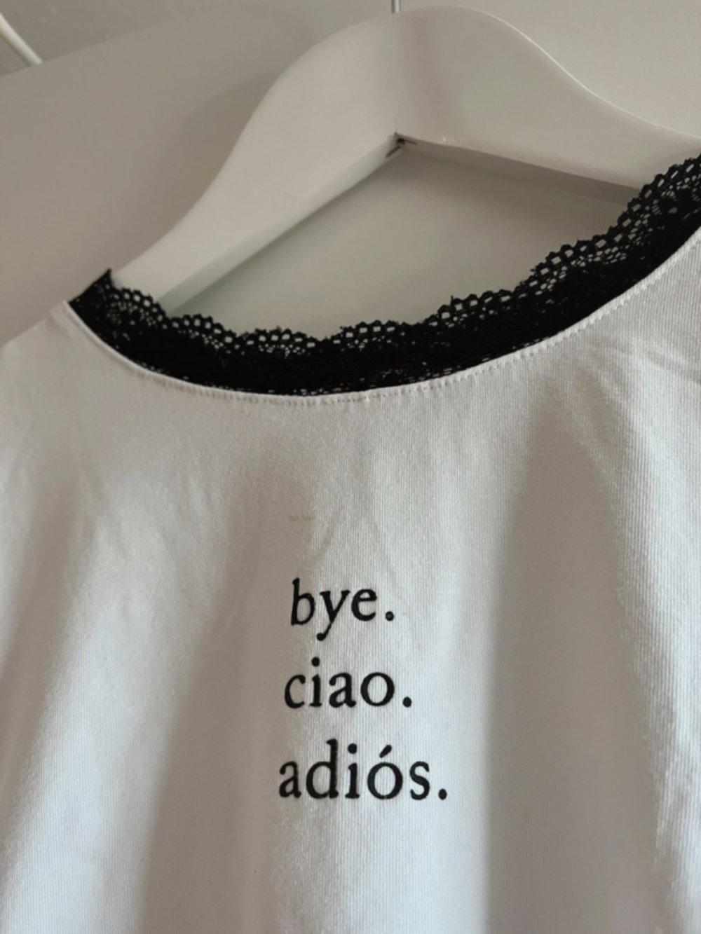 Weises Shirt