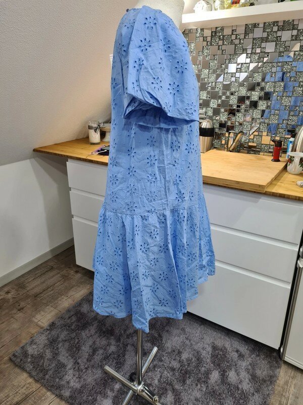 Kleid Ballonarm Lochmuster Gr. M Pieces hellblau Neu Lochmuster