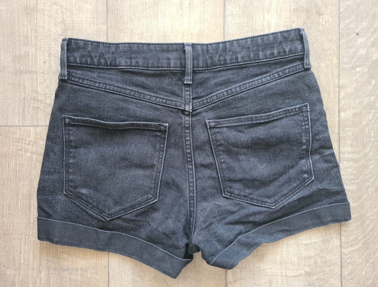 Kurze Jeanshose