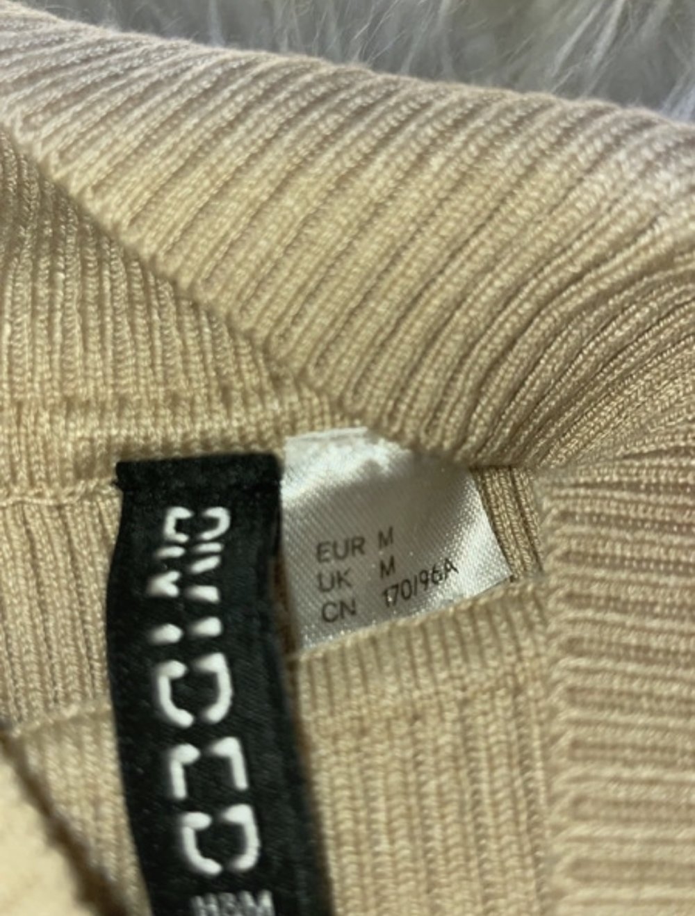Bauchfreier Pullover