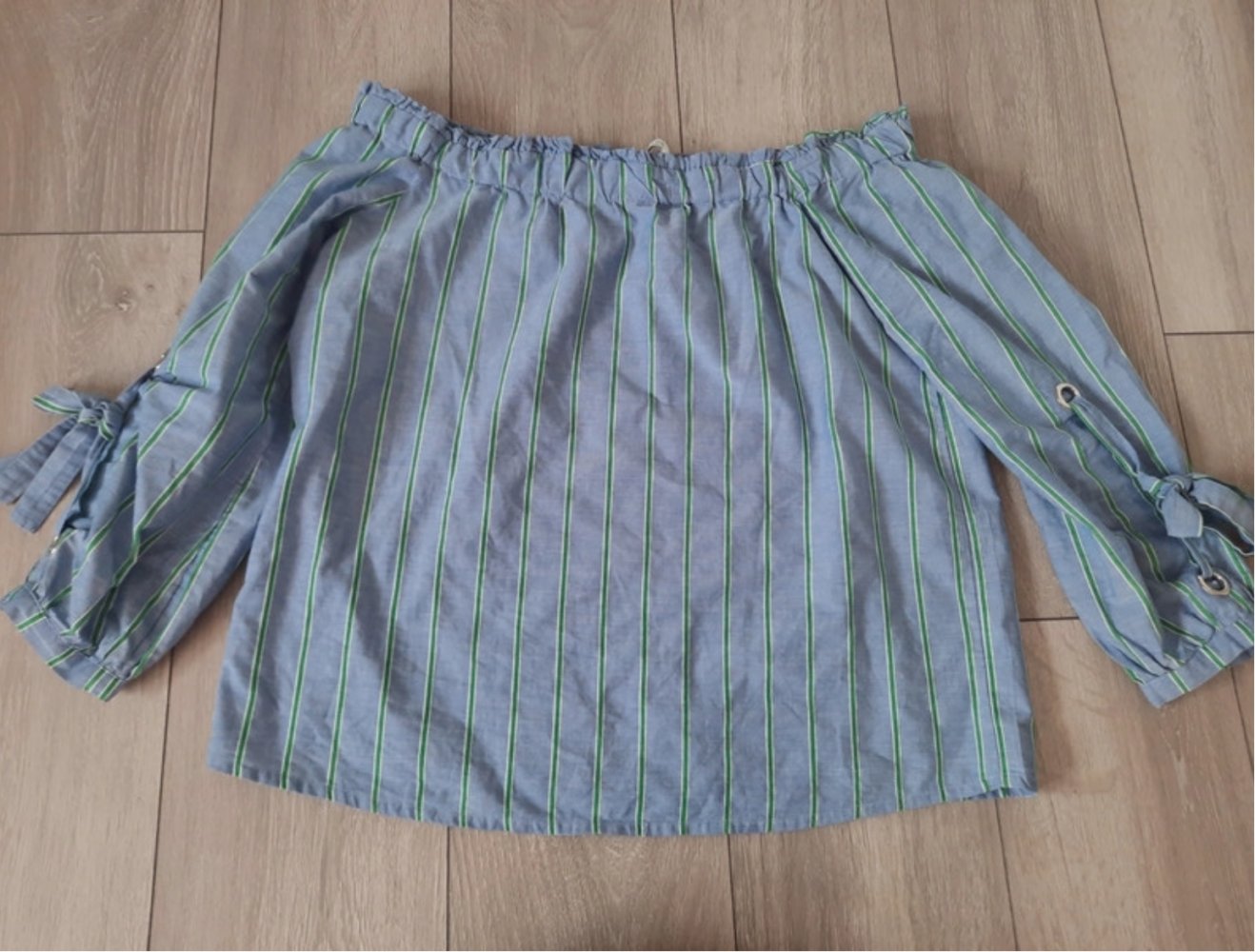 Off Shoulder Bluse