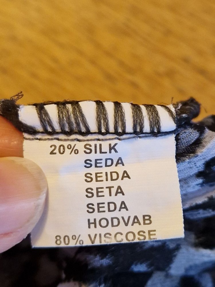 Duohui Fushi. Bequeme Bluse - Tunika - T-Shirt . Größe  M. Seide + Viskose. 