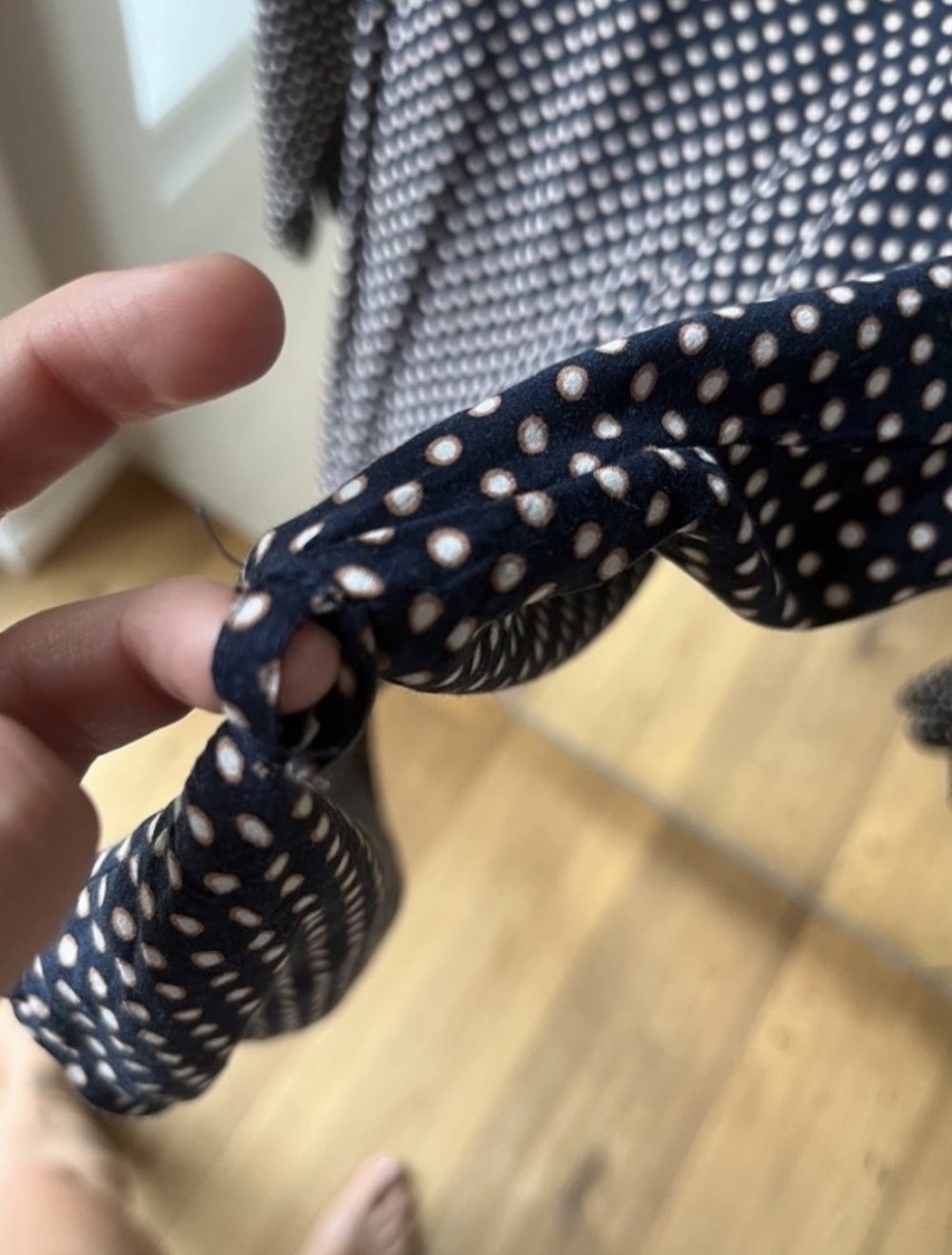 Bluse gepunktet