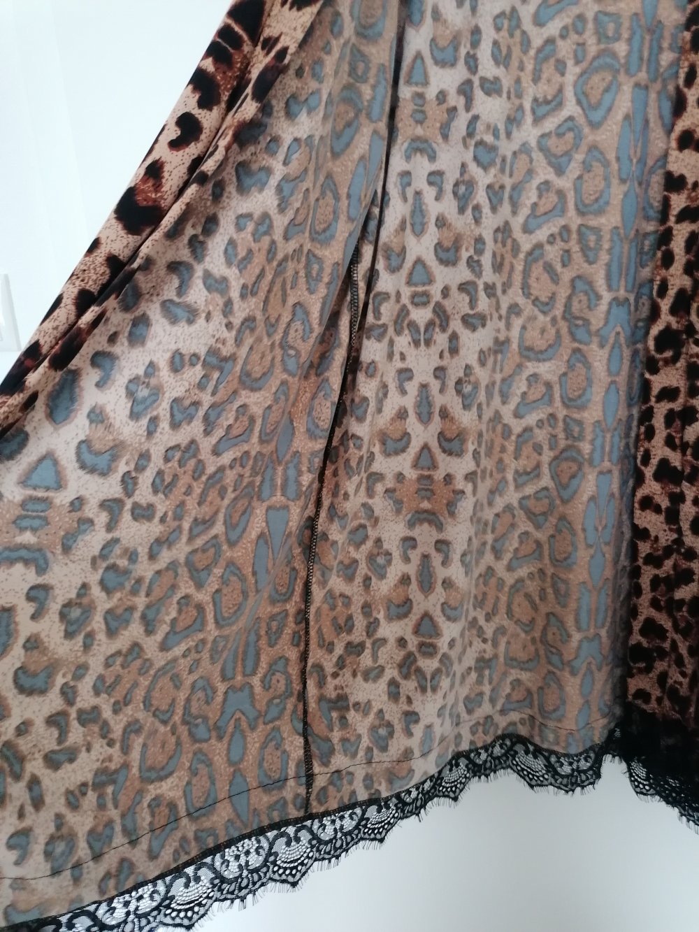 Morgenmantel mit Leoprint 