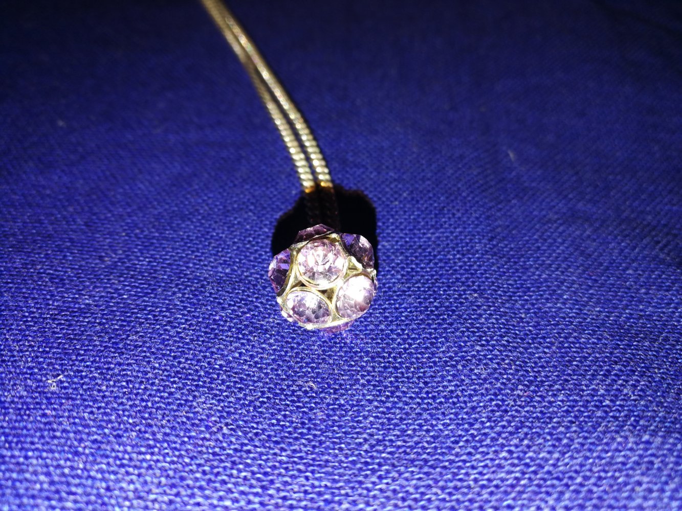 Kette mit violetten Anhänger