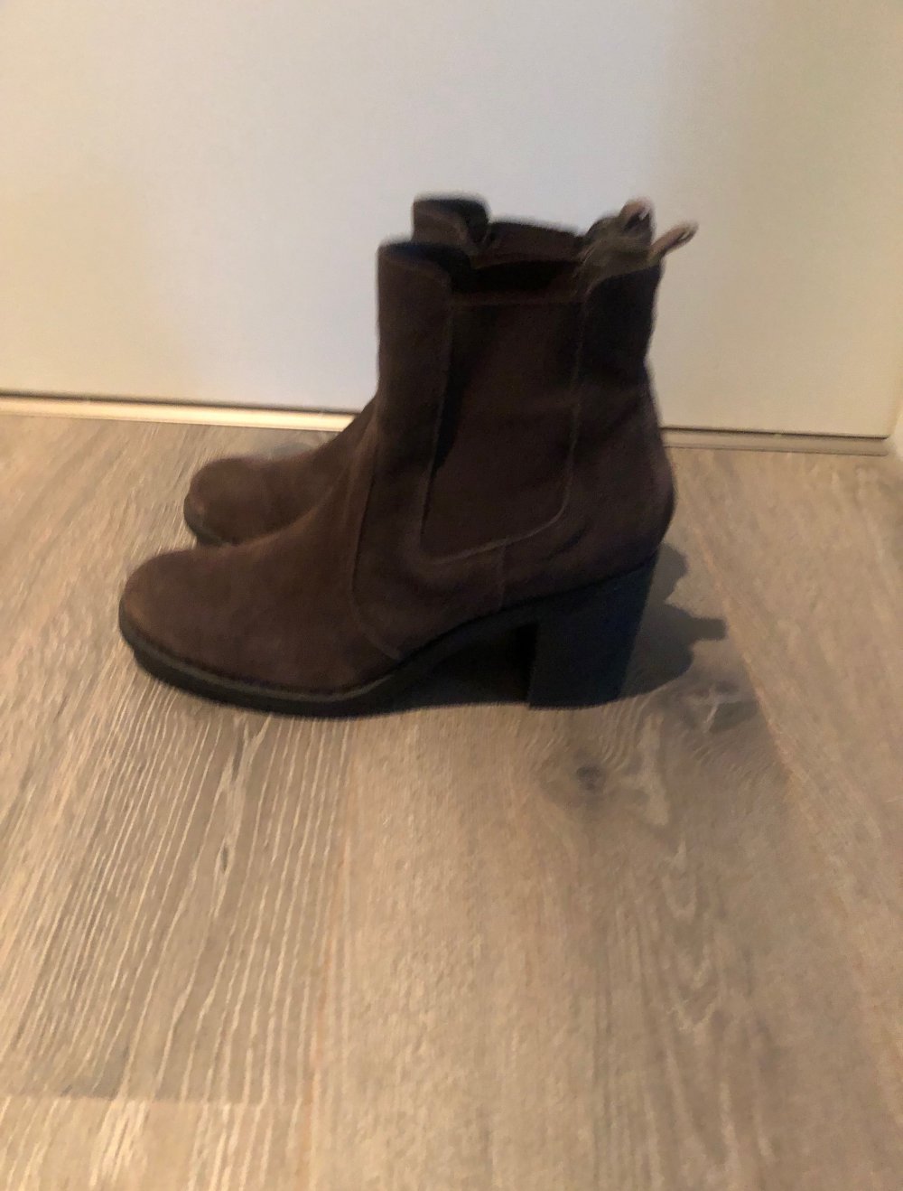Braune Chelsea Stiefelette, Wildleder