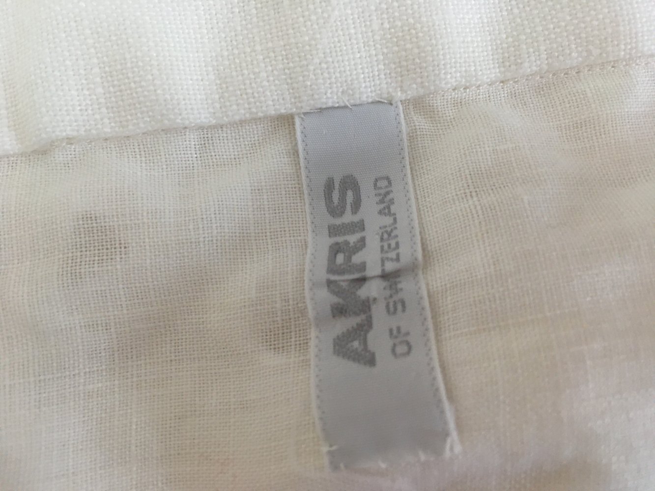 AKRIS of switzerland Bolero / Jacke mit Verzierungen, weiss creme - Gr. M / 38 - 100 % Leinen