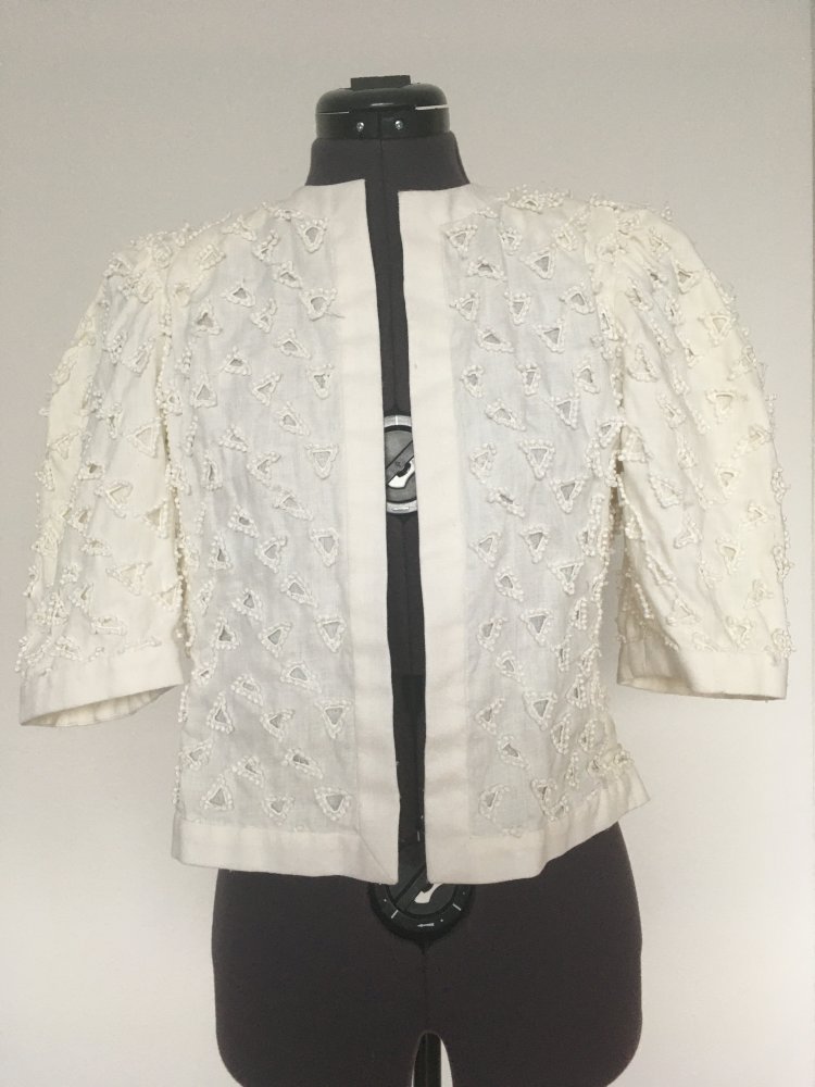 AKRIS of switzerland Bolero / Jacke mit Verzierungen, weiss creme - Gr. M / 38 - 100 % Leinen