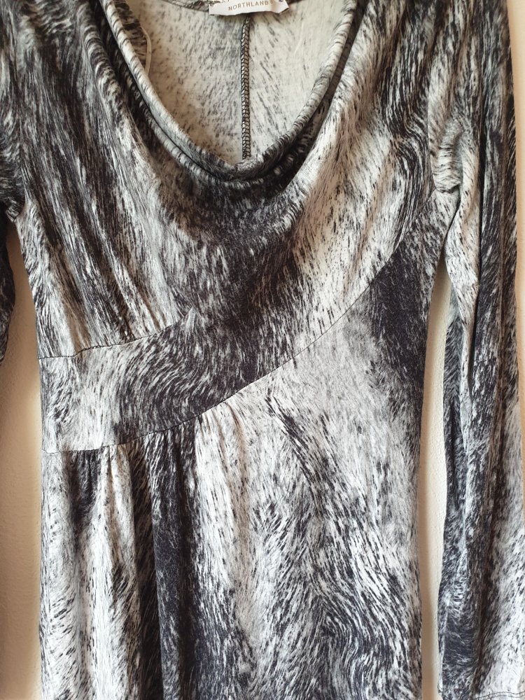 Weiß grau schwarzes Northland Kleid mit Wasserfall-Ausschnitt