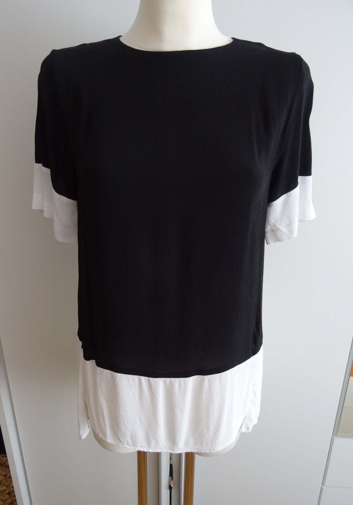 schwarz-weißes Shirt