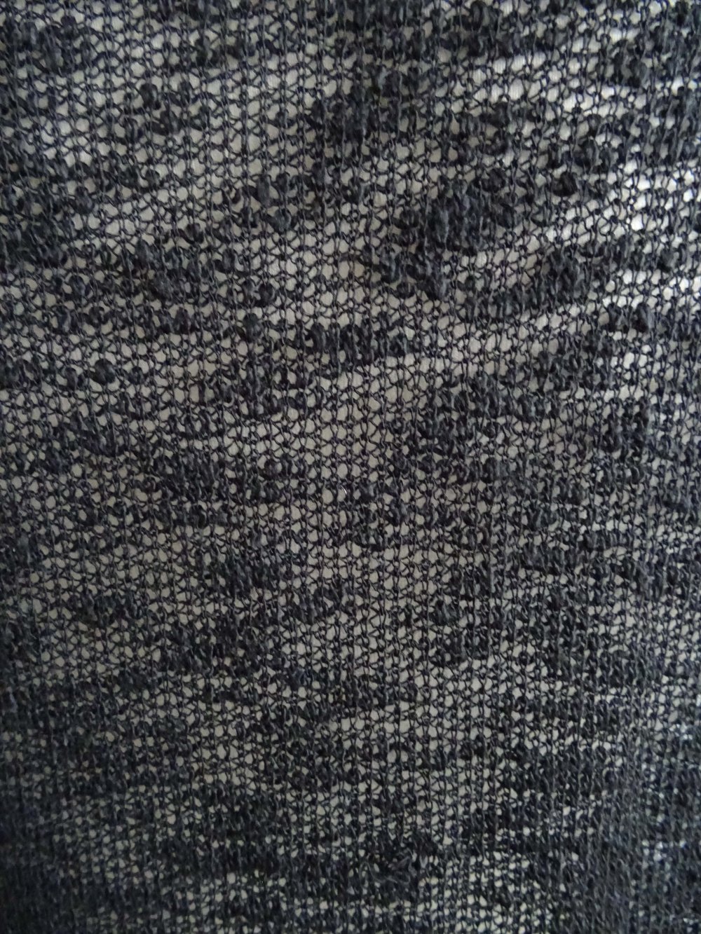 schwarzer Pullover