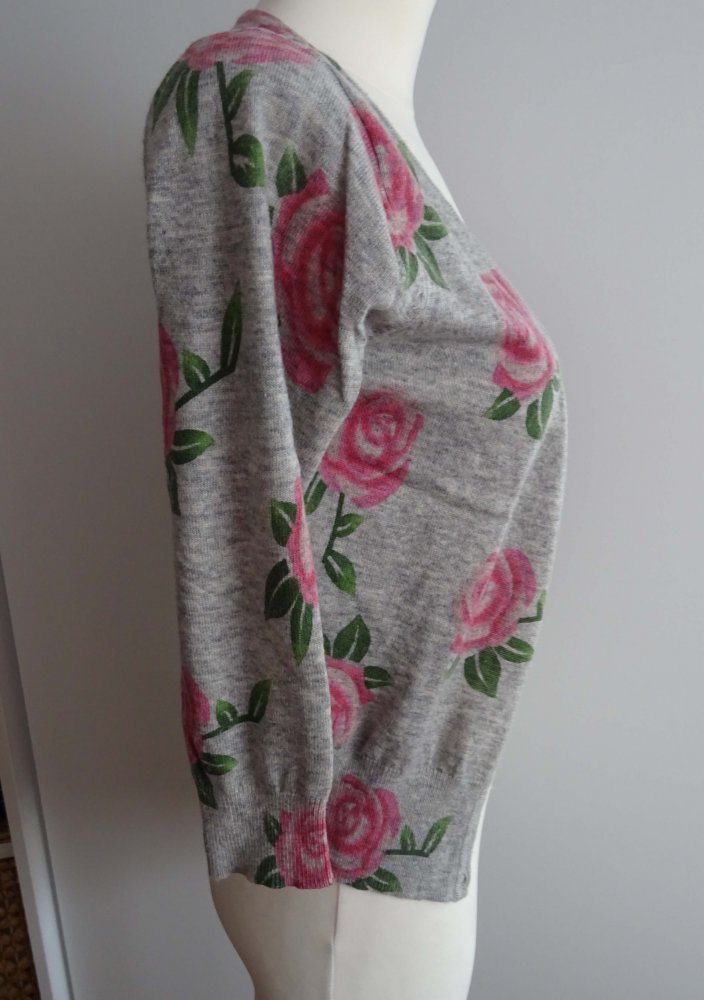 Strickjacke mit Rosen