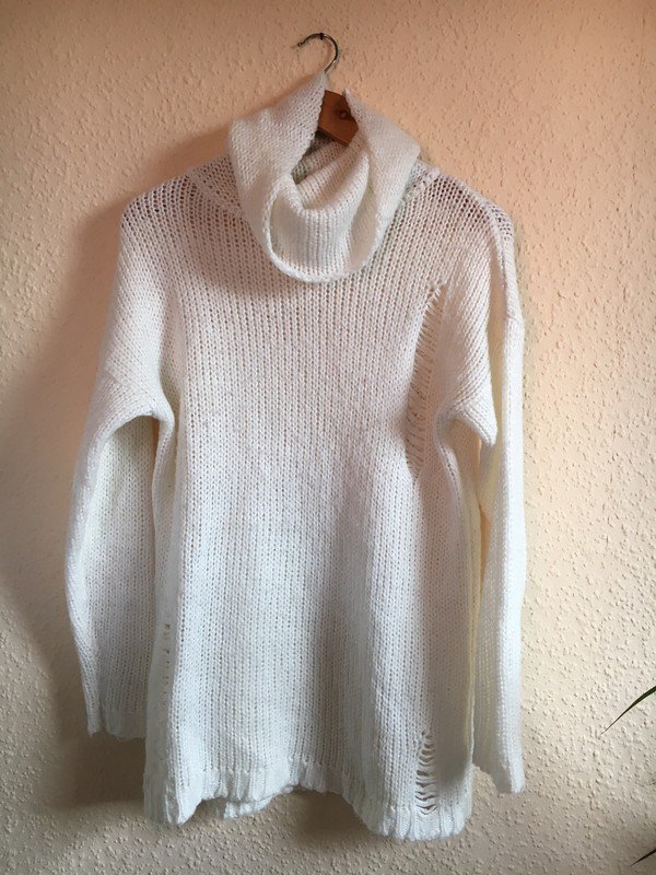 Weißer Distressed Strickpullover