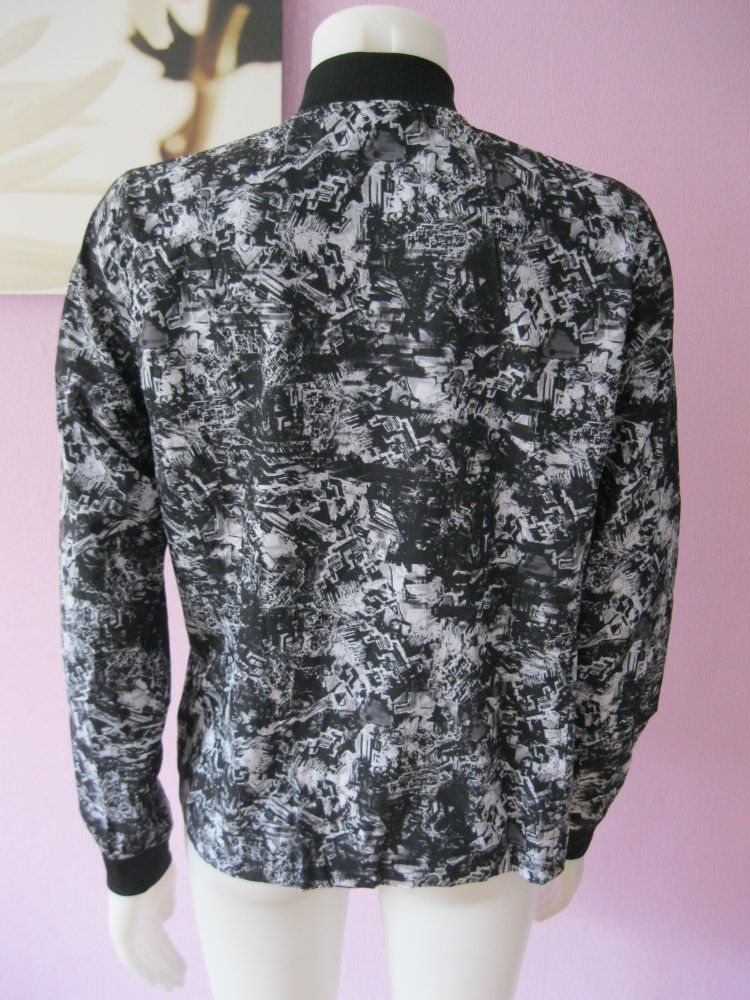 NEU # Crivit # leichte Jacke # Schwarz/Weiß gemustert # 40/42