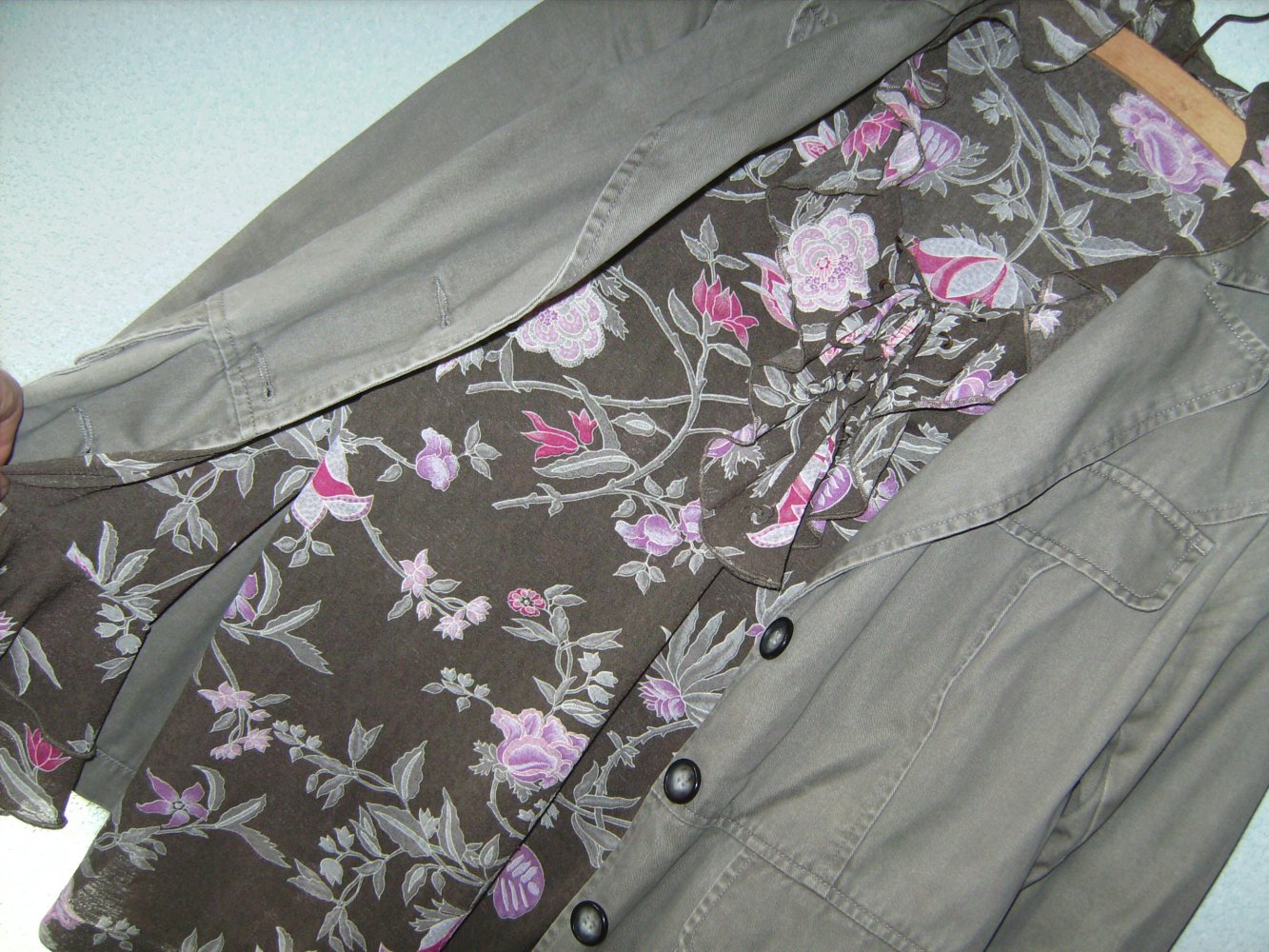 Tunika Volant Bluse 80ies Vintage Lover Oberteil Schlupfbluse Erdfarben Feminin Romantic Style Blumen Peblum Bluse Details Asia Fledermaus Ärmel Rosen Blüten Style Look
