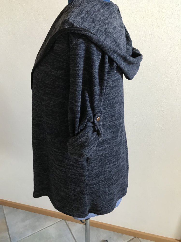 Kapuzenjacke Strickcardigan Manteljacke Kimonojacke Kapuzenshirt Weste Melange dunkelblau Italy Größe L Cardigan offen 