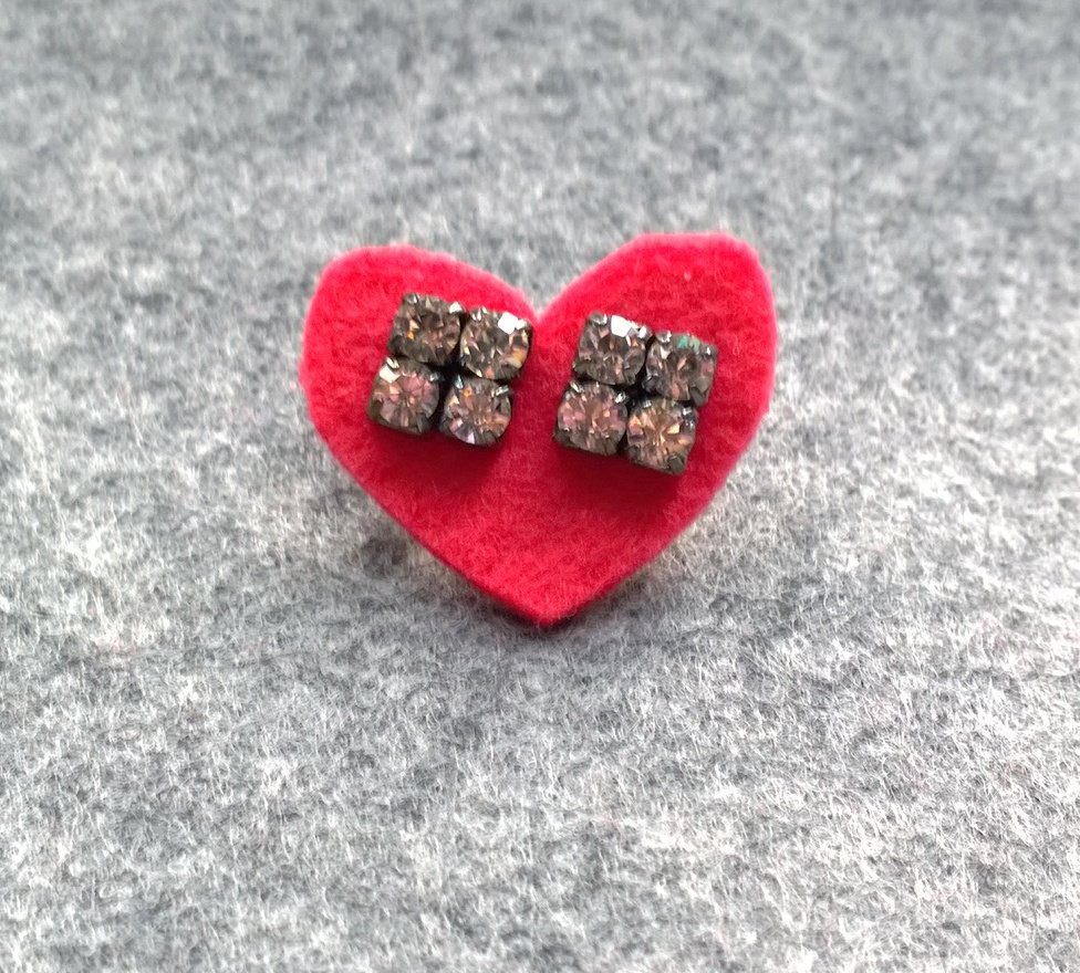 Ohrstecker Modeschmuck schwarz mit je 4 Steinen