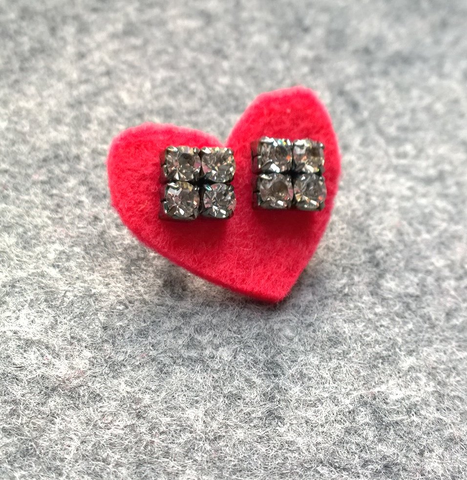 Ohrstecker Modeschmuck schwarz mit je 4 Steinen