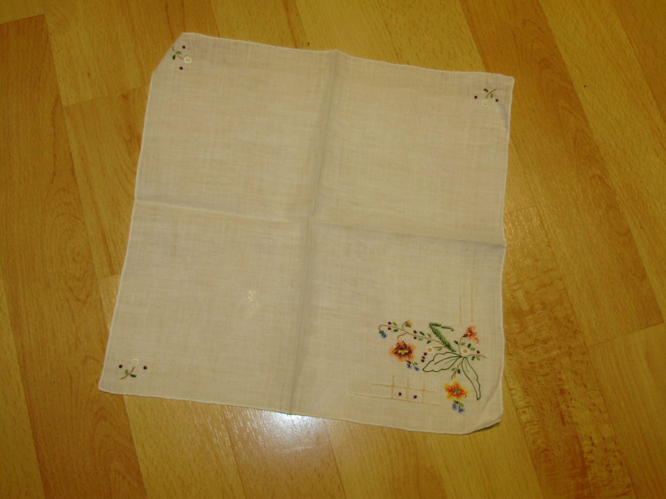 Taschentuch weiß bestickt Blume Vintage 60- er