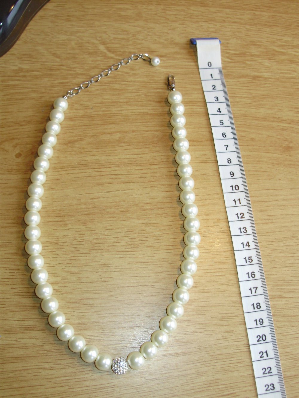 Kette Perlen weiß + Glitzerperle verstellbar dehnbar NEU
