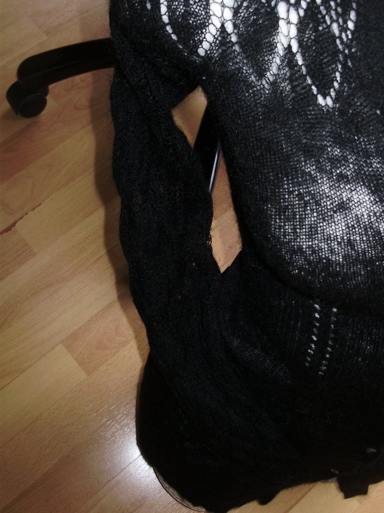 NoaNoa Cardigan schwarz zart Lochmuster XS S