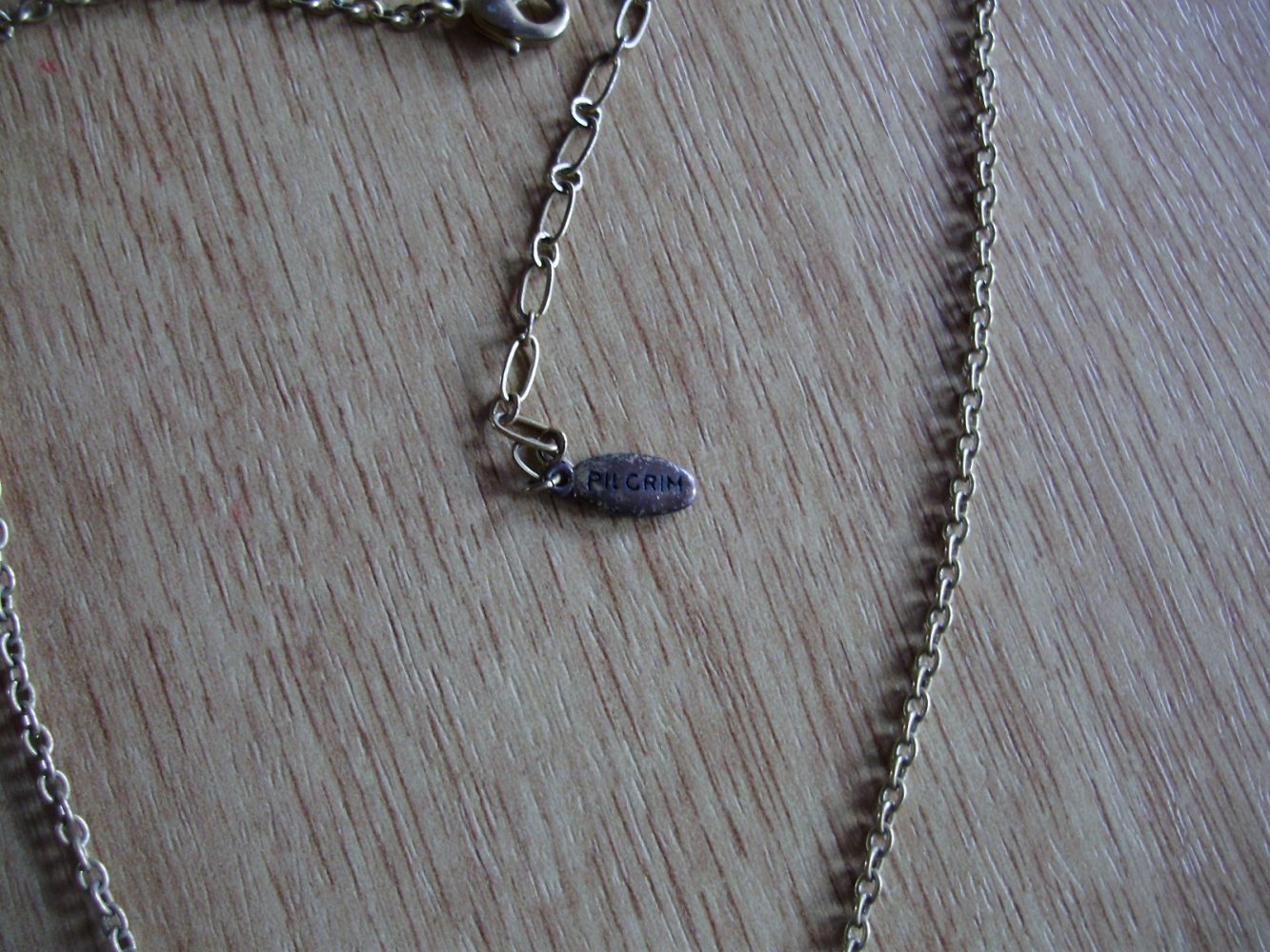 Pilgrim Kette altgold Medaillon braune Perlen