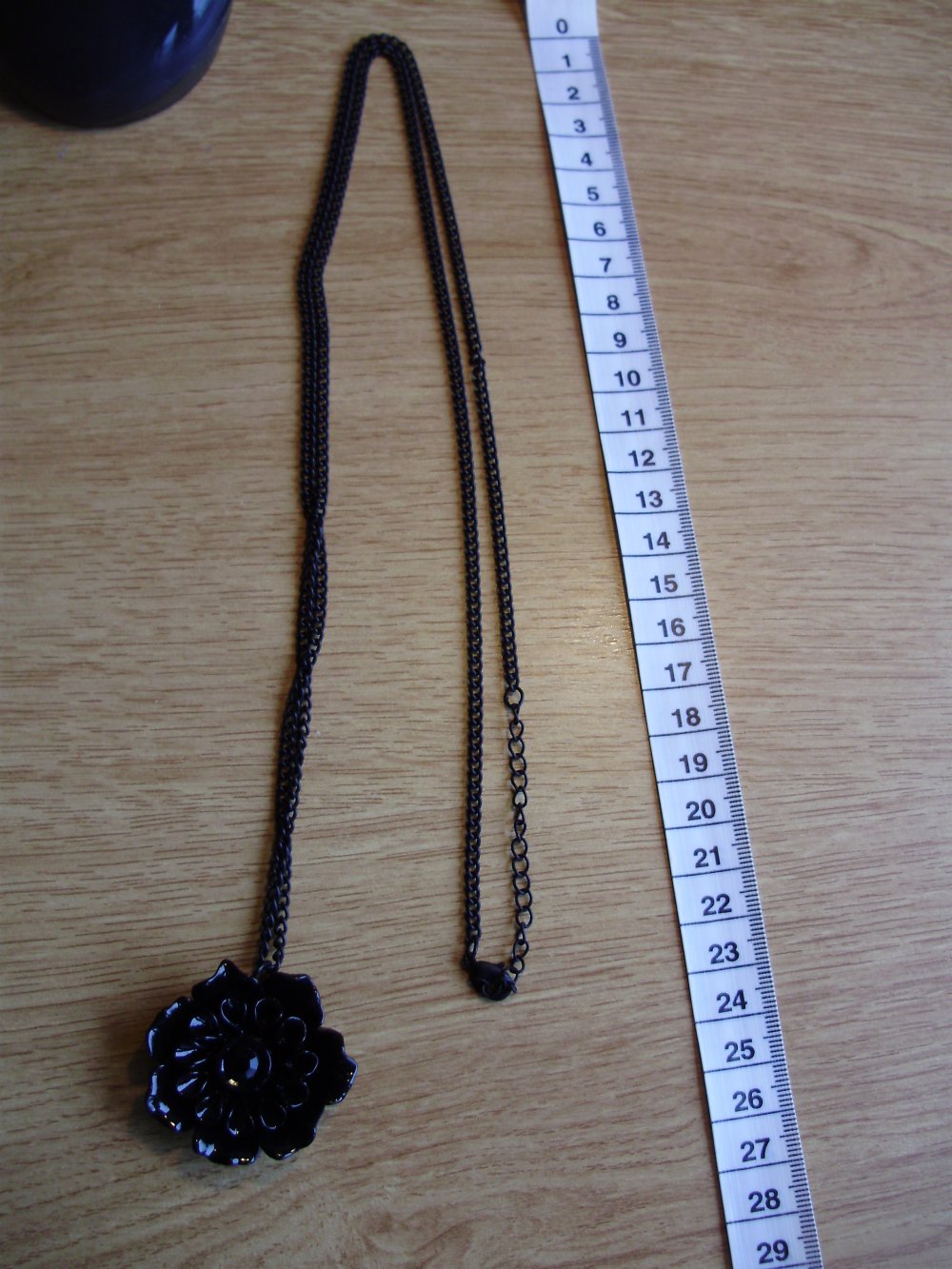 Kette lang schwarz schwarze Blume groß wie neu