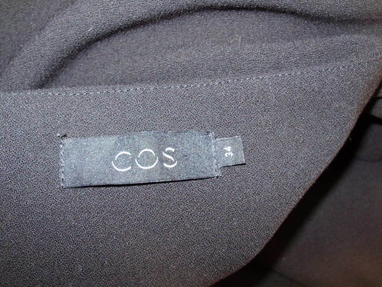 Cos Kleid schwarz elegant ausgefallen Gr 34