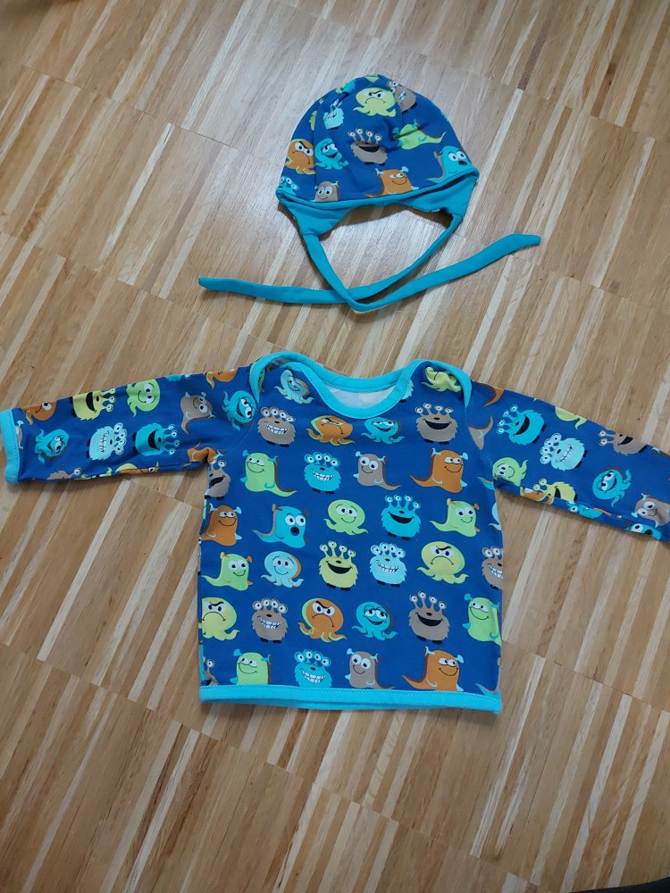2-teiliges Set: blauer Pullover und Mütze mit Monstermotiven