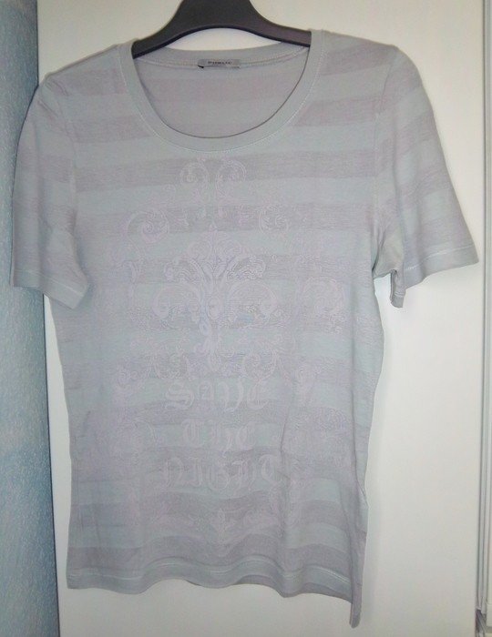 Schönes leichtes Shirt mit Aufdruck