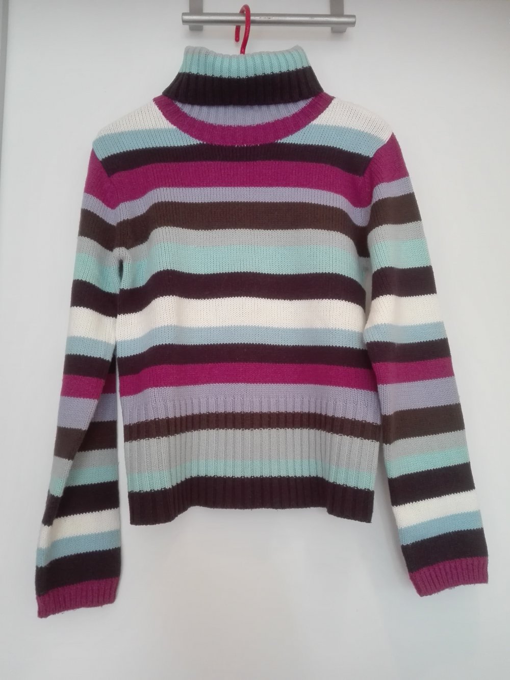 gestreifter Rollkragenpullover